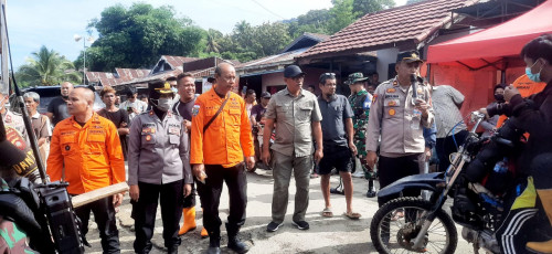 DINAS SATP[OLPP DAN DAMKAR MENDISTRIBUSIKAN AIR BERSIH BAGI POSKO DAPUR UMUM