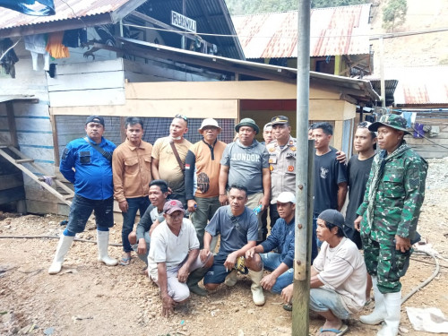 PENERTIBAN TAMBANG SUWAWA TIMUR, SATPOL PP KABUPATEN BONE BOLANGO IKUT SERTA DALAM PENGOSONGAN TEMPAT TINGGAL PENAMBANG