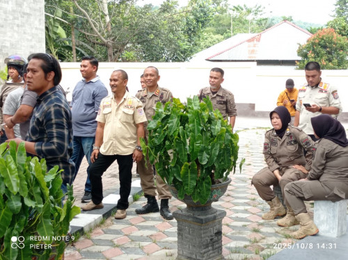 SATUAN POLISI PAMONG PRAJA DAN PEMADAM KEBAKARAN PAM UNRAS DI DEPAN GEDUNG DPRD KABUPATEN BONE BOLANGO.